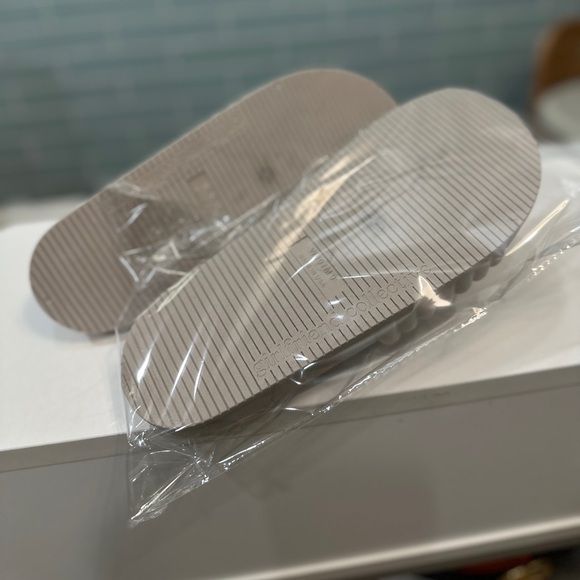 Girlfriend Collective Reslide Recycled Slides, Like New, 10 - Picture 4 of 4